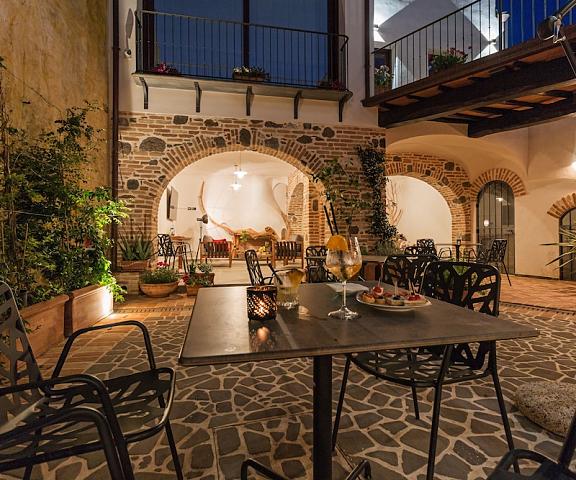 Domo Pro Vois Sardinia Orosei Courtyard