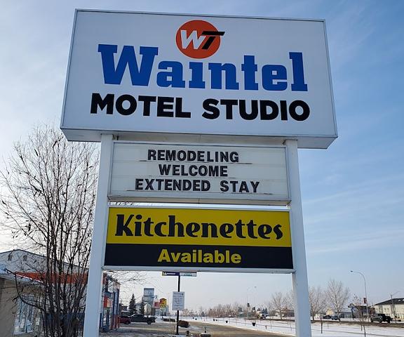 waintel studio-wainwright motel Alberta Wainwright Entrance