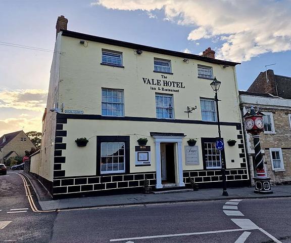 The Vale Hotel England Swindon Facade