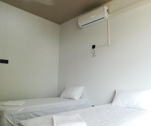 Thilini Hotel Apartment null Ratnapura Room