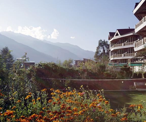 Glacier Resorts Himachal Pradesh Manali Property Grounds