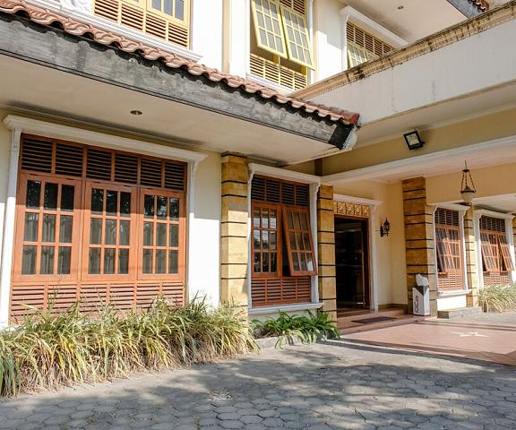 Super OYO 1803 Hotel Sarangan Permai East Java Madiun Exterior Detail