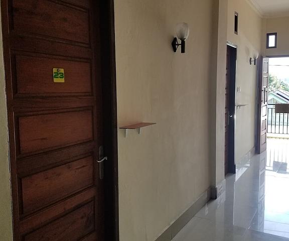 Mina Homestay Syariah West Sumatra Bukittinggi Interior Entrance