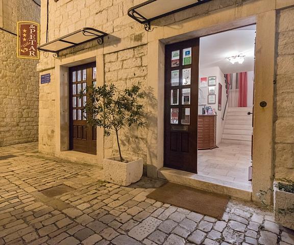 Villa Sv. Petar Split-Dalmatia Trogir Entrance
