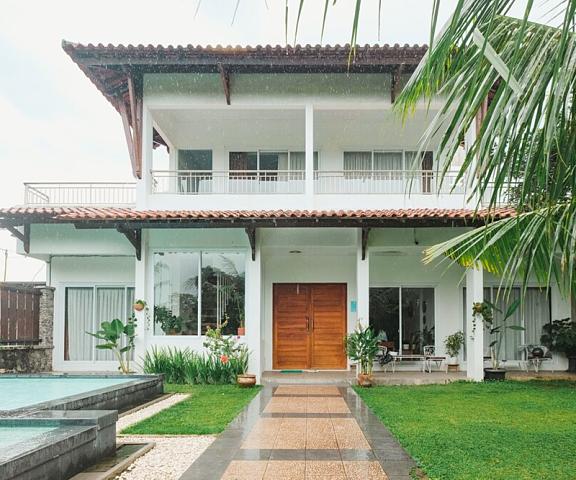 Villa Prambanan Jogja with Private Swimming Pool by Simply Homy null Prambanan Facade