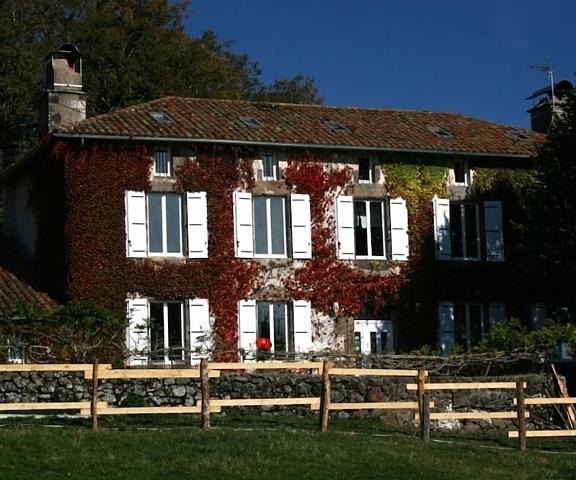 Chambres & Table d'hotes de Massigoux Auvergne-Rhone-Alpes Aurillac Facade