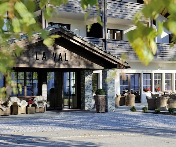 La Val Hotel & Spa Graubuenden Brigels Entrance