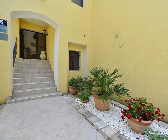 Apartments Calenic null Petrovac Entrance