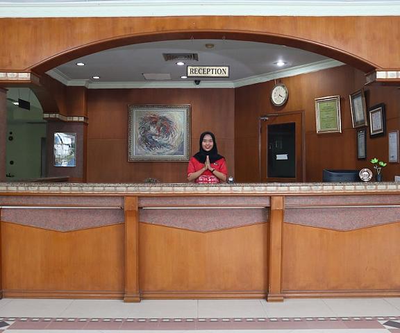 Super OYO 742 Mona Plaza Hotel Riau Pekanbaru Reception