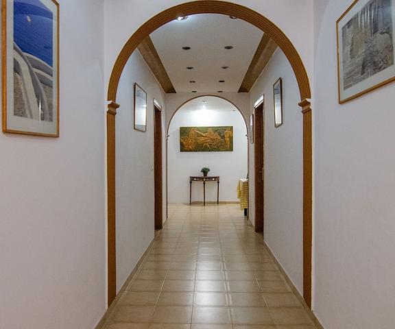 Almira Inn null Ios Interior Entrance