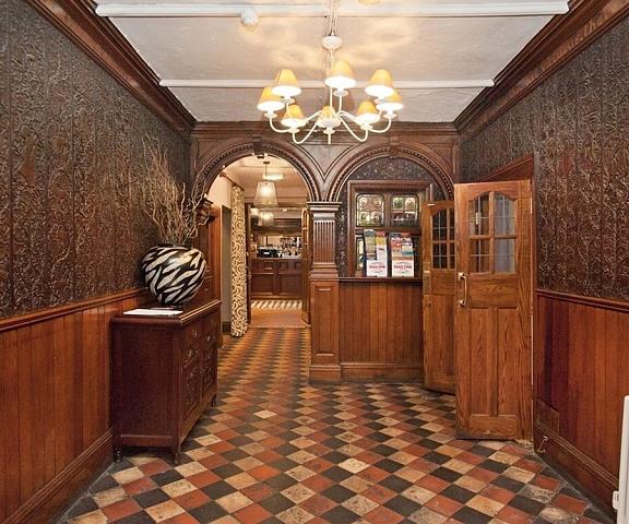 Ye Olde Griffin England March Lobby