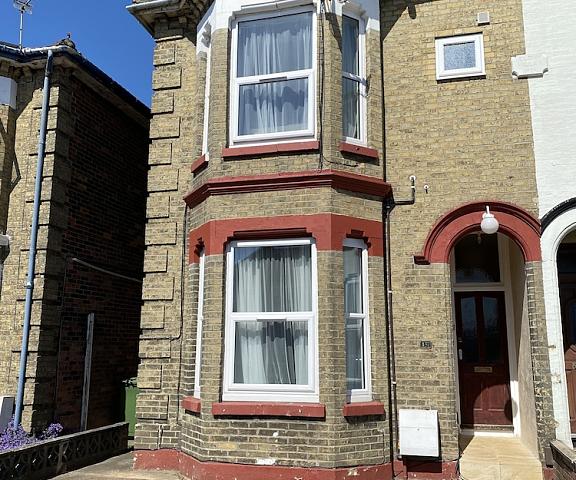 Shirley House Self Catering Guest House, 5 min Drive to Cruise Ship Terminals and City Centre null Southampton Facade