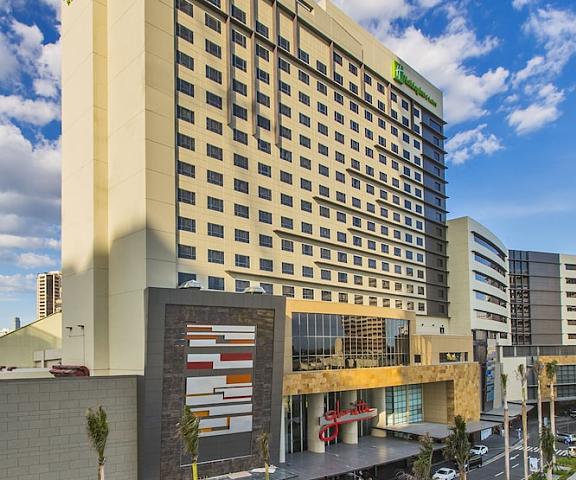 Holiday Inn & Suites Makati, an IHG Hotel null Makati Exterior Detail
