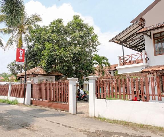 OYO 1376 Kina Family Residence Syariah East Java Malang Exterior Detail