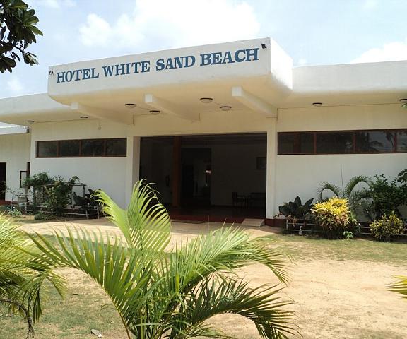 White Sand Beach Inn Trincomalee District Nilaveli Entrance