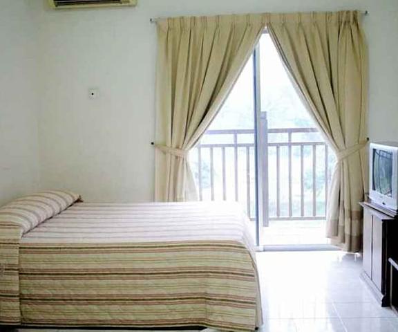 OYO HOME 90301 Suria Service Apartments @ Bukit Merak Laketown Resort Perak Taiping Room