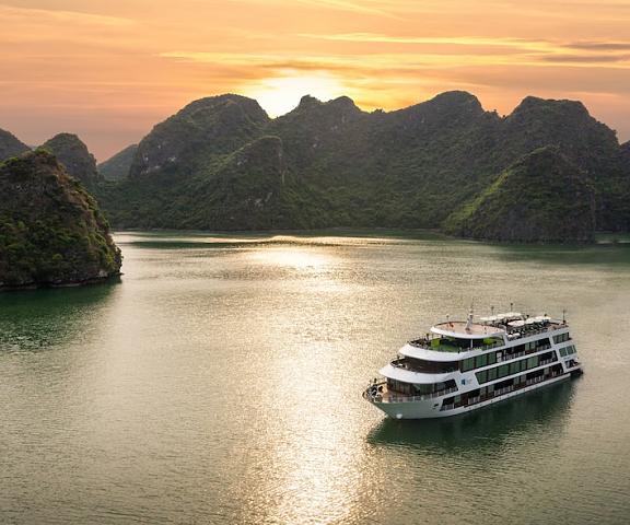 Le Theatre Cruise Quang Ninh Halong Land View from Property