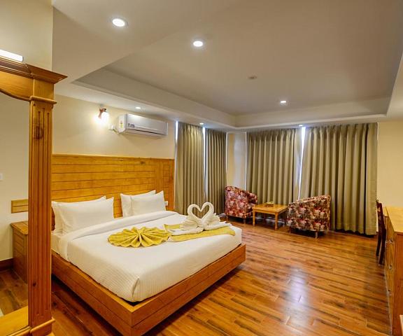 Clarks Inn Suites, Manali Himachal Pradesh Manali Family Suite with Kitchenette One Living Room & One Bed Room