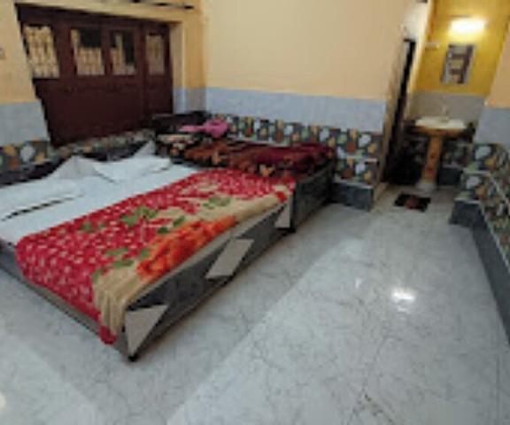 Goroomgo Laxmi Bhawan Mathura Uttar Pradesh Mathura Room