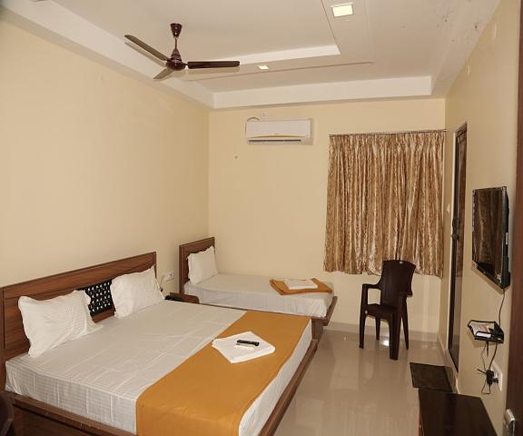 Hotel Santhosh Inn Tamil Nadu Velankanni Room