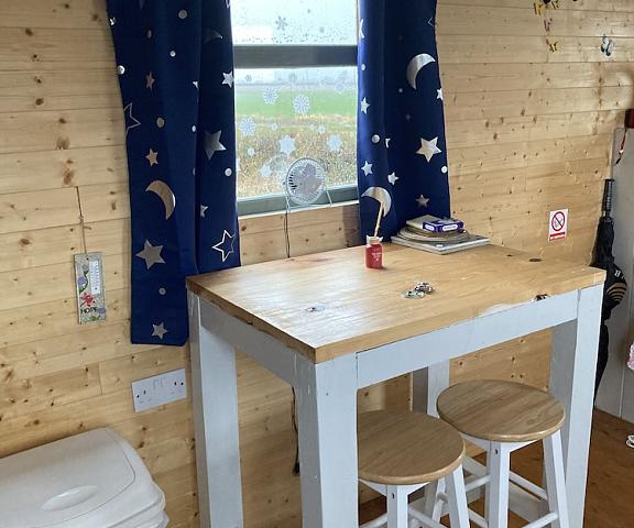 Captivating 1-bed Cabin in Middlesbrough England Middlesbrough Interior Entrance