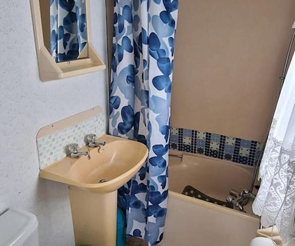 Honeywell 2-bed Holiday Home in Ingoldmells England Skegness Bathroom