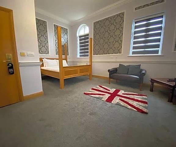 SK Baylis house hotel England Slough Room