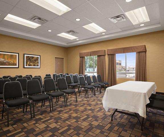 Days Inn & Suites by Wyndham Winnipeg Airport Manitoba Manitoba Winnipeg Meeting Room