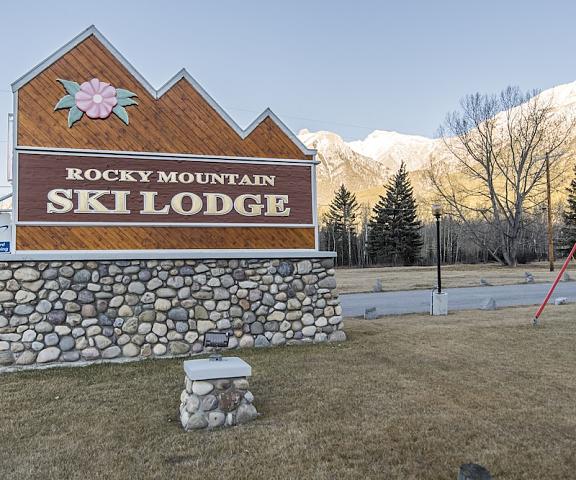 Rocky Mountain Ski Lodge Alberta Canmore Facade