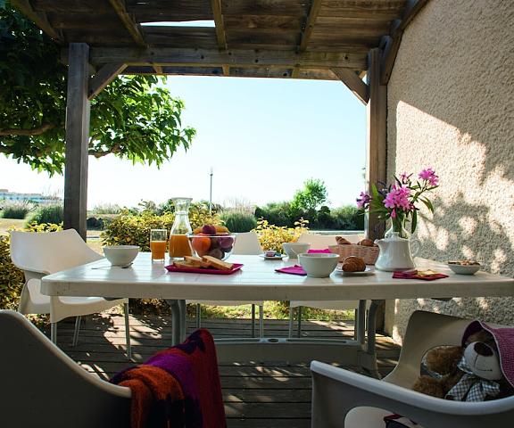 SOWELL RESIDENCES Les Lauriers Roses Occitanie Agde Terrace