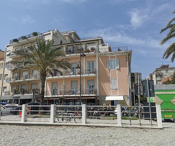 Albium - Hotel Sul Mare Liguria Albenga Facade