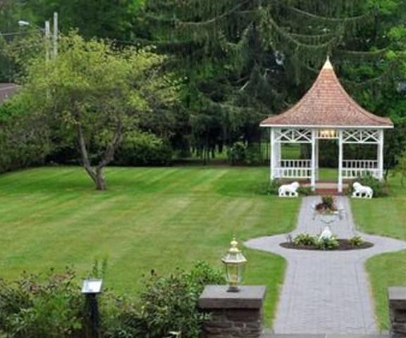 The Queen of the Catskills B&B New York Stamford Property Grounds