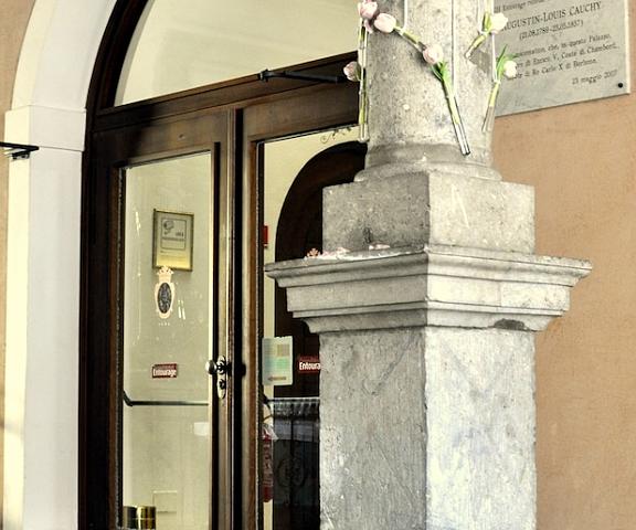 Grand Hotel Entourage Palazzo Strassoldo Friuli-Venezia Giulia Gorizia Entrance