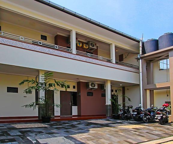 Super OYO 92437 Wahidin Guesthouse Central Java Pekalongan Facade