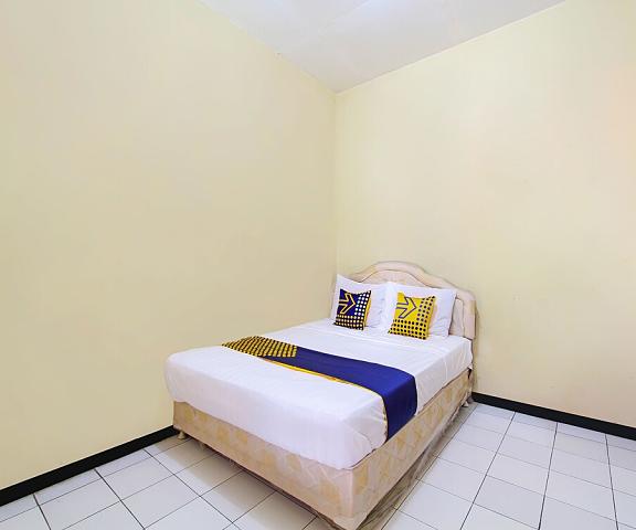 Spot On 91563 Hotel Meilias Central Java Cilacap Room