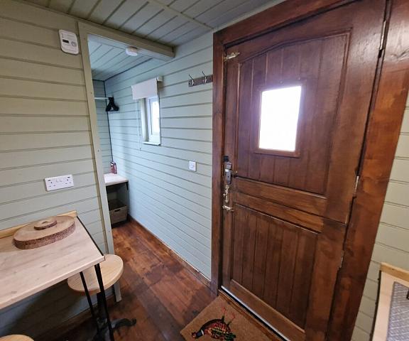 Stunning 1-bed Shepherd hut in Holyhead Wales Holyhead Property Grounds