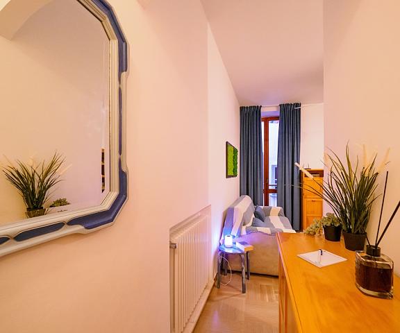 Casa Pina Quiet Apartment Liguria Vernazza Interior Entrance