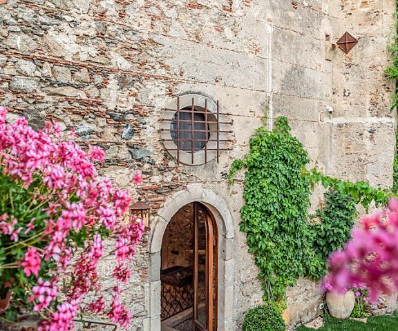 Bar Vitelli Charming Suites Sicily Savoca Exterior Detail