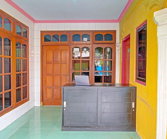 OYO 92123 Chikam House Syariah East Java Kediri Interior Entrance