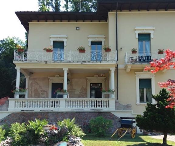 La Villa Del Lago Lombardy Valganna Facade