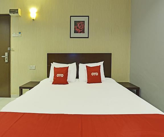 Oyo 90644 M Three Hotel Perak Sitiawan Room