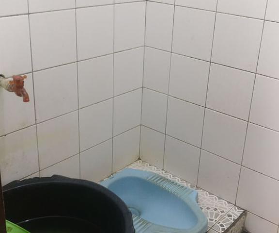Hotel Teratai Putih Central Java Baturaden Bathroom