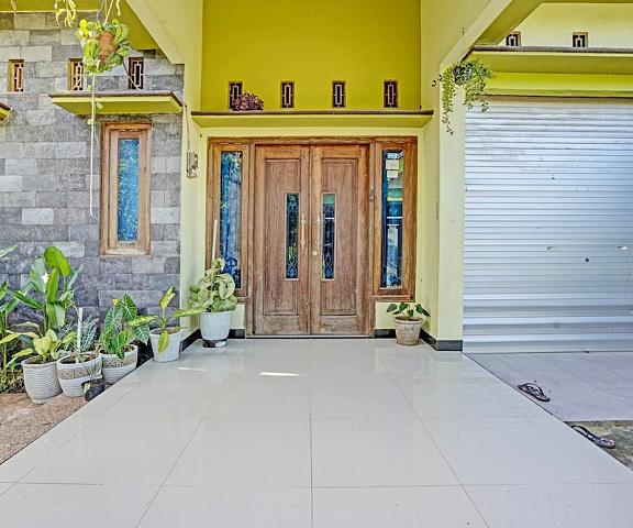 OYO Homes 91142 Desa Wisata Alam Gosari (wagos) East Java Gresik Interior Entrance