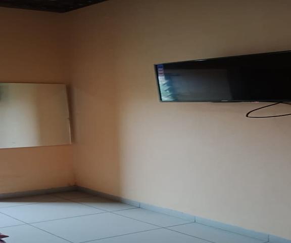 OYO Life 90646 Villa Karsinem Pasuruan East Java Prigen Room