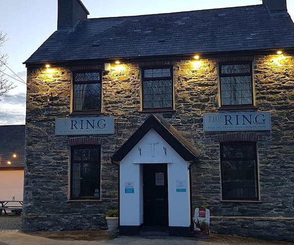 The Ring Pub Bed and Breakfast Wales Rhosgoch Facade
