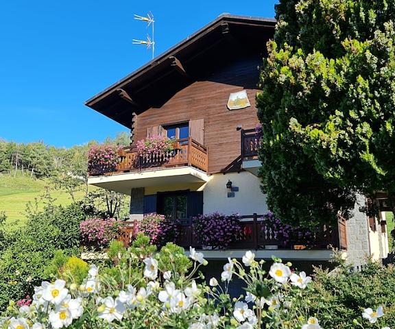 Casa Margherita Valle d'Aosta Challand-Saint-Anselme Facade