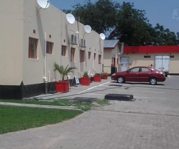 Tshesebe Stopover Motel null Francistown Parking