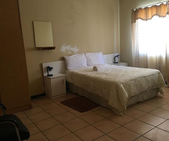 Tshesebe Stopover Motel null Francistown Room