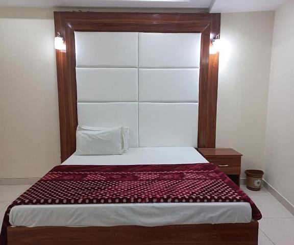 Hotel Executive One null Multan Room