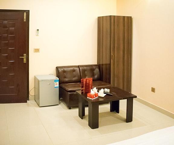 Hotel Days Inn Two null Lahore Room
